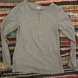 SO Kohls grey shirt